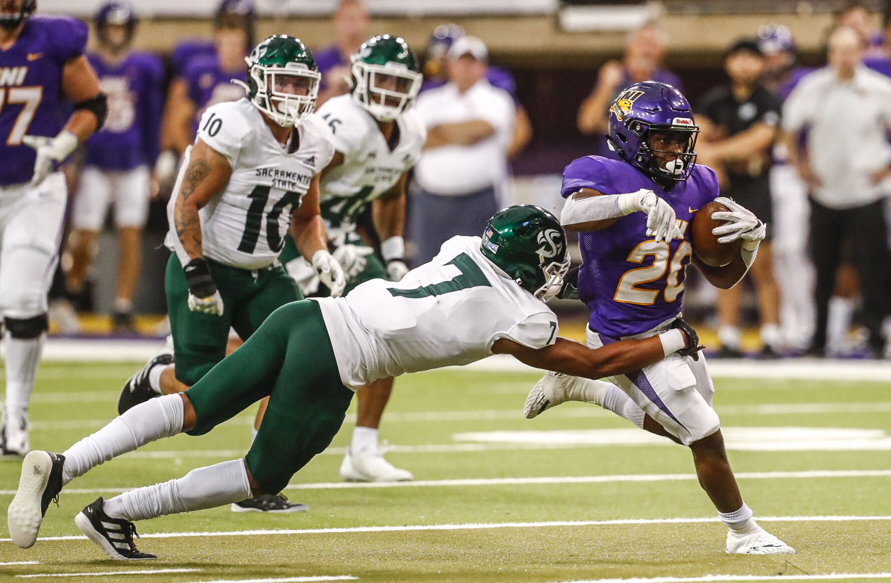 Fball UNI vs. Sacramento 1